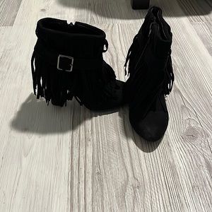 Black fringe booties
